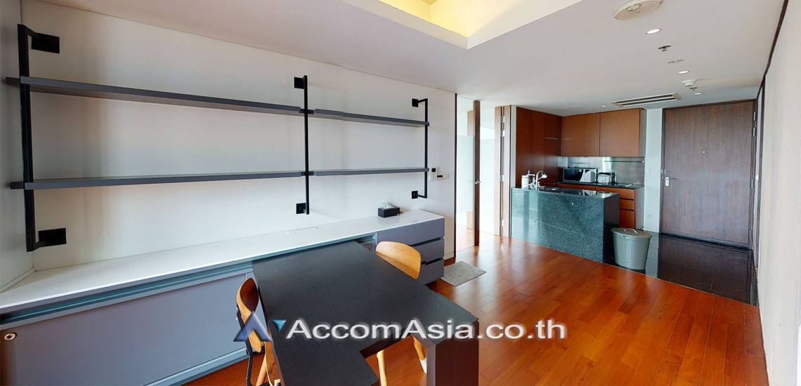  1 Bedroom  Condominium For Rent in Ploenchit, Bangkok  near BTS Ratchadamri (AA22861)