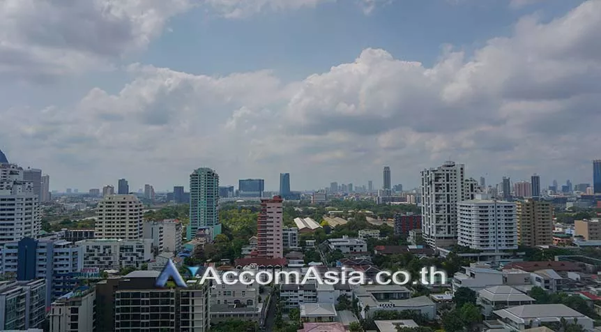 Big Balcony |  3 Bedrooms  Condominium For Rent in Sukhumvit, Bangkok  near BTS Nana (AA22890)