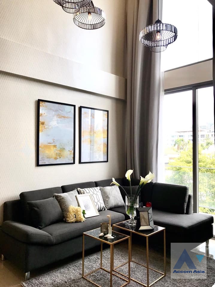 Double High Ceiling, Duplex Condo |  2 Bedrooms  Condominium For Rent & Sale in Sukhumvit, Bangkok  near BTS Phrom Phong (AA22959)