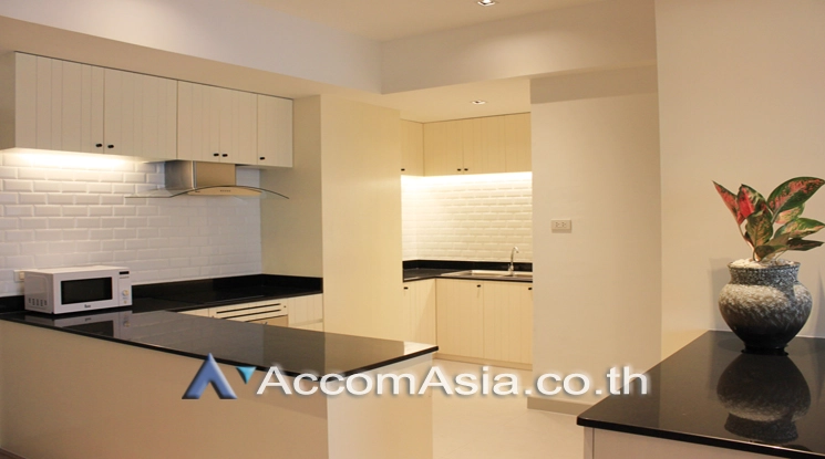 Big Balcony, Pet friendly |  2 Bedrooms  Apartment For Rent in Sukhumvit, Bangkok  near BTS Asok - MRT Sukhumvit (AA22995)