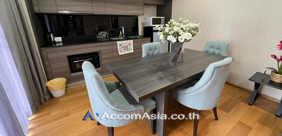  2 Bedrooms  Condominium For Rent & Sale in Ploenchit, Bangkok  near BTS Chitlom (AA23004)