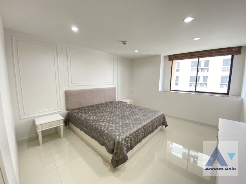 Pet friendly |  3 Bedrooms  Condominium For Rent in Sukhumvit, Bangkok  near BTS Phrom Phong (23619)