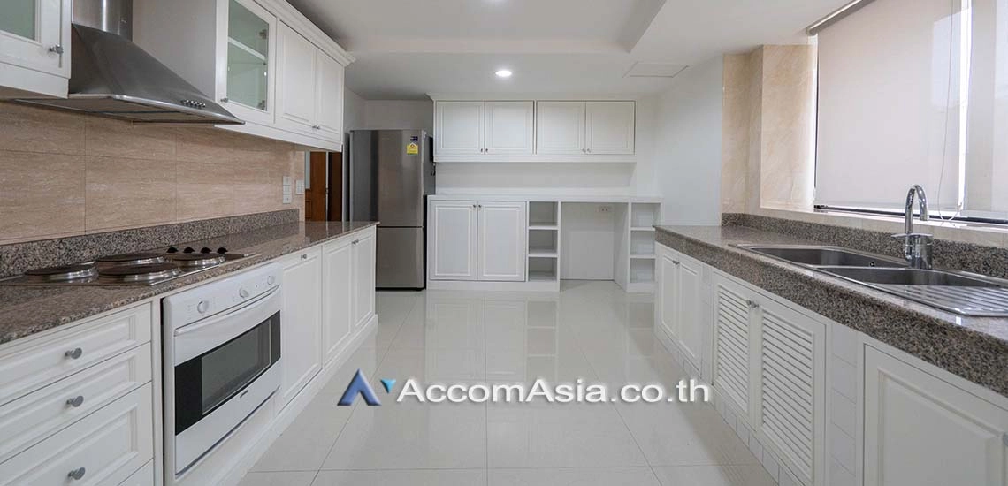 Pet friendly |  3 Bedrooms  Condominium For Rent in Sukhumvit, Bangkok  near BTS Phrom Phong (23622)