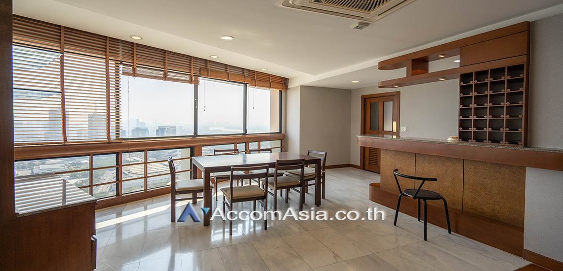 Pet friendly |  3 Bedrooms  Condominium For Rent in Sukhumvit, Bangkok  near BTS Phrom Phong (23624)