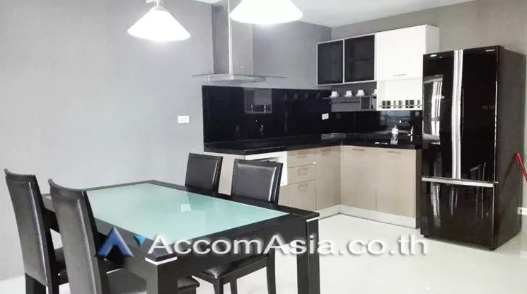  3 Bedrooms  Condominium For Rent in Sukhumvit, Bangkok  near BTS Phrom Phong (AA23081)