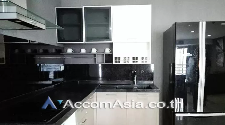  3 Bedrooms  Condominium For Rent in Sukhumvit, Bangkok  near BTS Phrom Phong (AA23081)