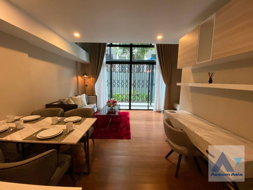 Duplex Condo |  1 Bedroom  Condominium For Rent in Ploenchit, Bangkok  near BTS Chitlom (AA23103)