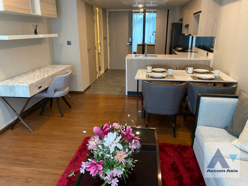 Duplex Condo |  1 Bedroom  Condominium For Rent in Ploenchit, Bangkok  near BTS Chitlom (AA23103)