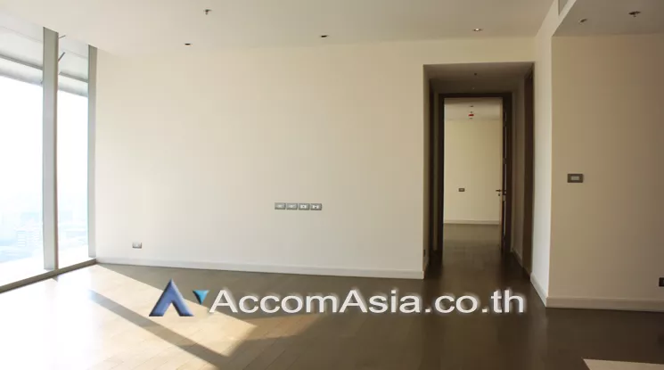  2 Bedrooms  Condominium For Rent & Sale in Ploenchit, Bangkok  near BTS Ratchadamri (AA23119)