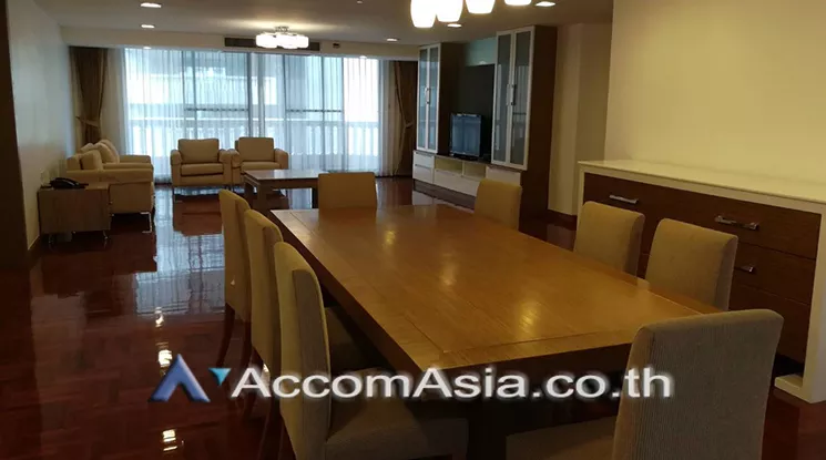  3 Bedrooms  Apartment For Rent in Sukhumvit, Bangkok  near BTS Phrom Phong (AA23172)