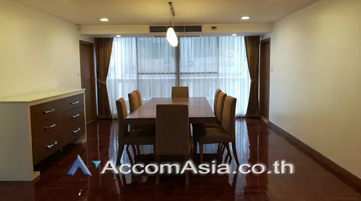  3 Bedrooms  Apartment For Rent in Sukhumvit, Bangkok  near BTS Phrom Phong (AA23172)