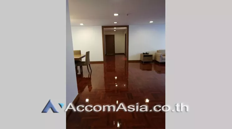  3 Bedrooms  Apartment For Rent in Sukhumvit, Bangkok  near BTS Phrom Phong (AA23172)