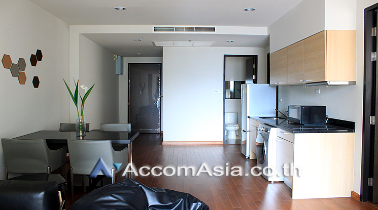 Corner Unit |  2 Bedrooms  Condominium For Rent & Sale in Ploenchit, Bangkok  near BTS Chitlom (AA23259)