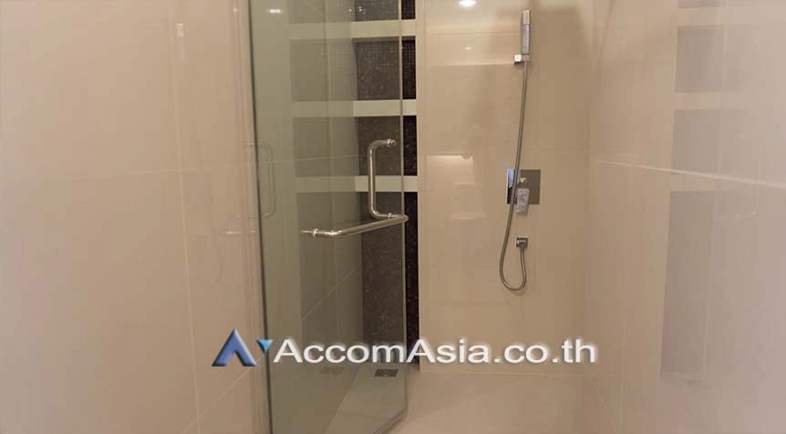 7  3 br Condominium For Sale in Rama 3 ,Bangkok BTS Saphan Taksin at Menam Residences AA23343