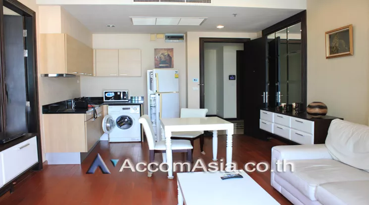  1 Bedroom  Condominium For Rent & Sale in Ploenchit, Bangkok  near BTS Chitlom (AA23393)