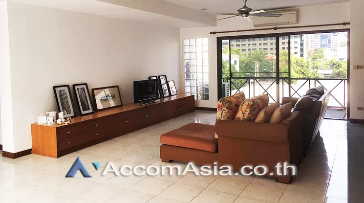  3 Bedrooms  Apartment For Rent in Sukhumvit, Bangkok  near BTS Phrom Phong (AA23500)