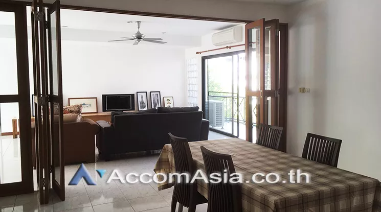  3 Bedrooms  Apartment For Rent in Sukhumvit, Bangkok  near BTS Phrom Phong (AA23500)