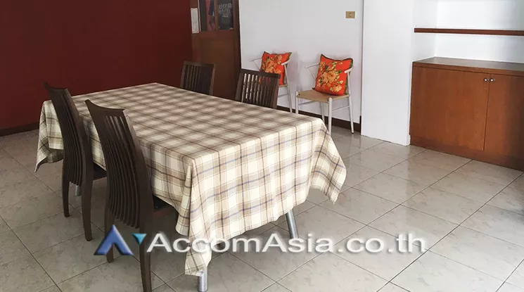  3 Bedrooms  Apartment For Rent in Sukhumvit, Bangkok  near BTS Phrom Phong (AA23500)