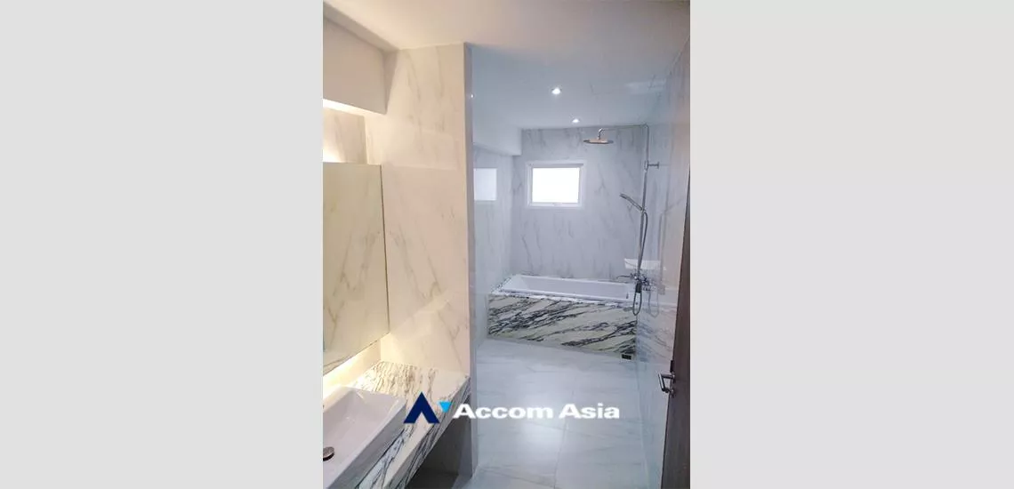  1 Bedroom  Apartment For Rent in Sukhumvit, Bangkok  near BTS Thong Lo (AA23510)