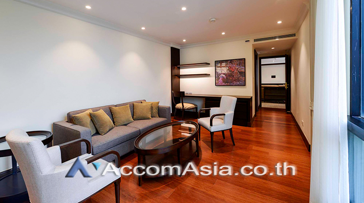  3 Bedrooms  Condominium For Rent in Ploenchit, Bangkok  near BTS Chitlom (AA23522)