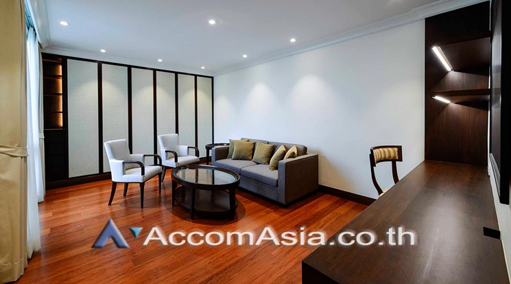  3 Bedrooms  Condominium For Rent in Ploenchit, Bangkok  near BTS Chitlom (AA23522)