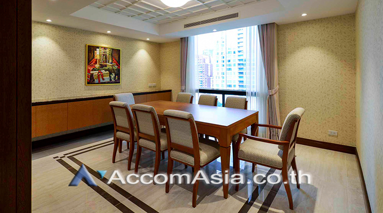  3 Bedrooms  Condominium For Rent in Ploenchit, Bangkok  near BTS Chitlom (AA23522)