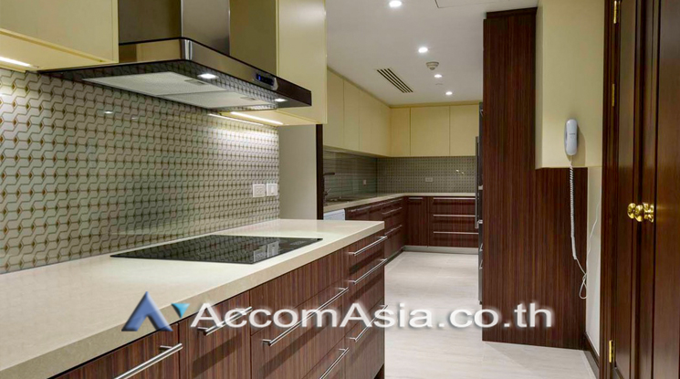  3 Bedrooms  Condominium For Rent in Ploenchit, Bangkok  near BTS Chitlom (AA23522)