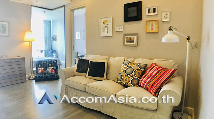  1 Bedroom  Condominium For Rent in Silom, Bangkok  near BTS Surasak (AA23547)