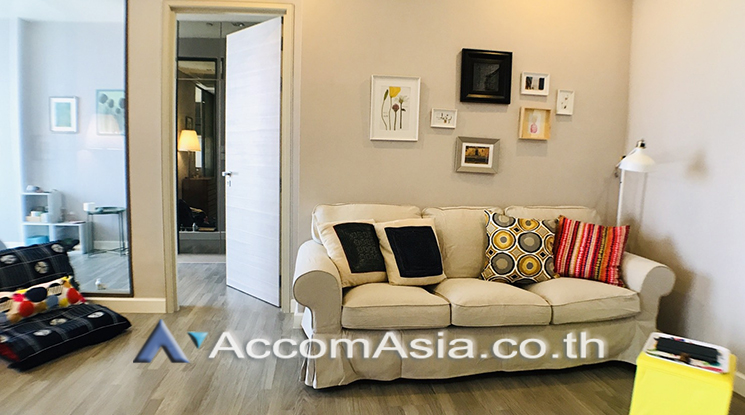  1 Bedroom  Condominium For Rent in Silom, Bangkok  near BTS Surasak (AA23547)