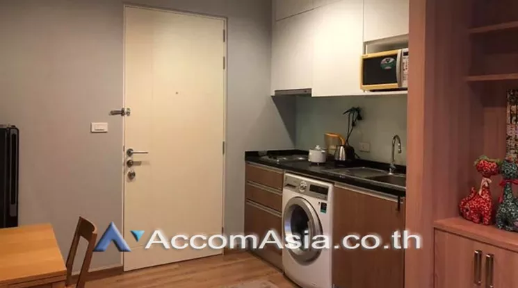  1 Bedroom  Condominium For Sale in Sukhumvit, Bangkok  near BTS Phrom Phong (AA23608)