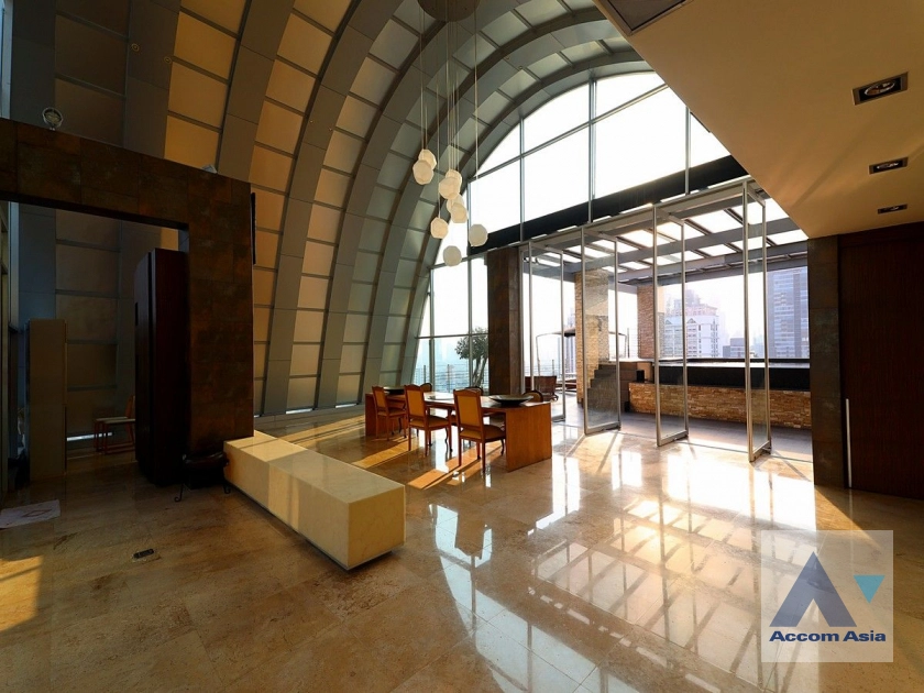 Private Swimming Pool, Double High Ceiling, Penthouse | The Master Centrium Asoke-Sukhumvit