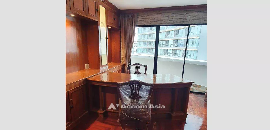  3 Bedrooms  Condominium For Rent in Sukhumvit, Bangkok  near BTS Phrom Phong (23702)