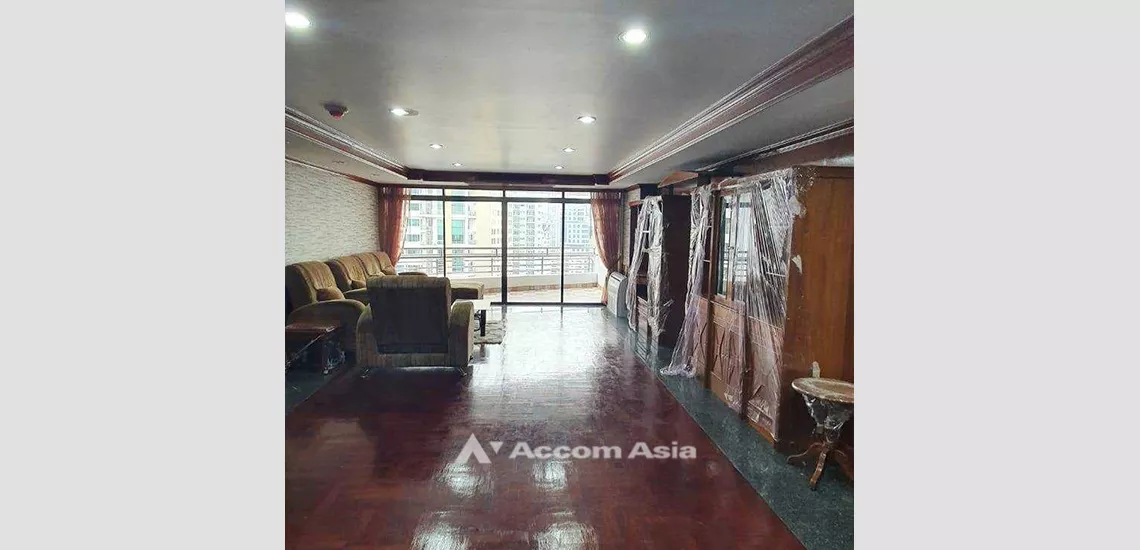  3 Bedrooms  Condominium For Rent in Sukhumvit, Bangkok  near BTS Phrom Phong (23702)