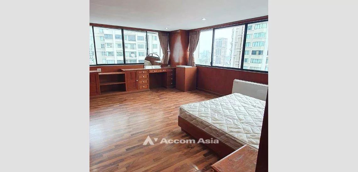  3 Bedrooms  Condominium For Rent in Sukhumvit, Bangkok  near BTS Phrom Phong (23702)