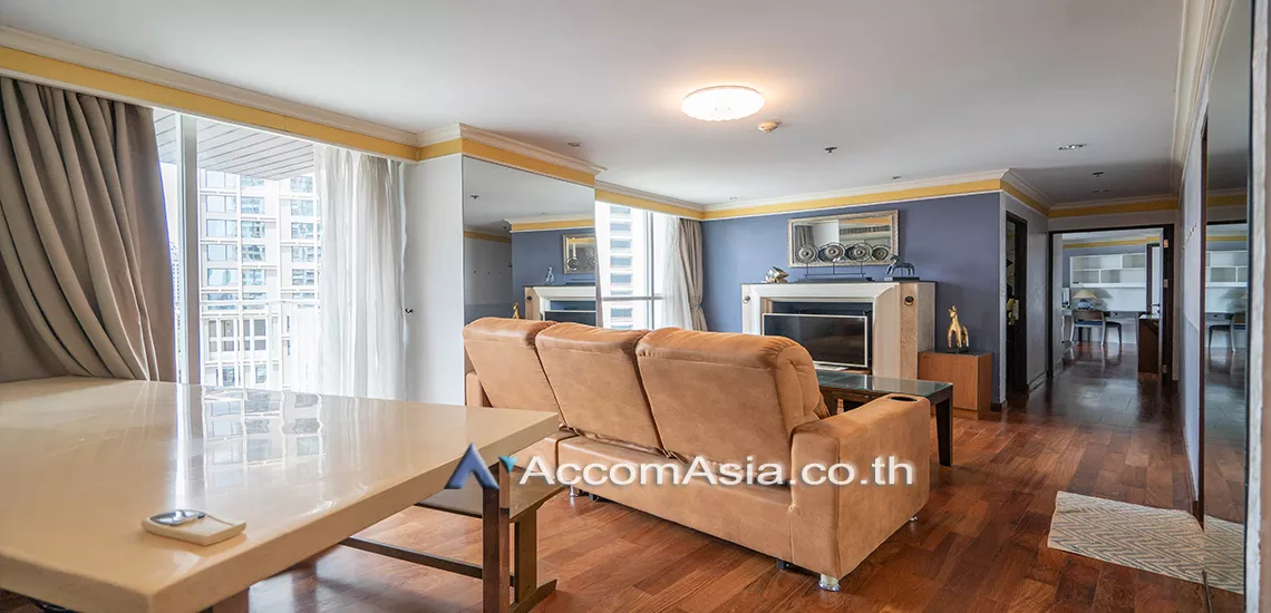  2 Bedrooms  Condominium For Rent in Ploenchit, Bangkok  near BTS Chitlom (23717)