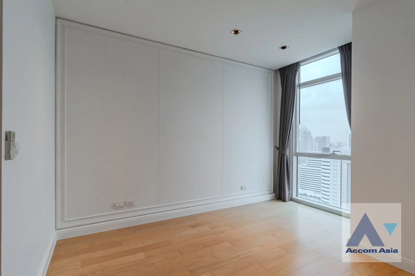 25  4 br Condominium For Rent in Ploenchit ,Bangkok BTS Ploenchit at Athenee Residence AA24066