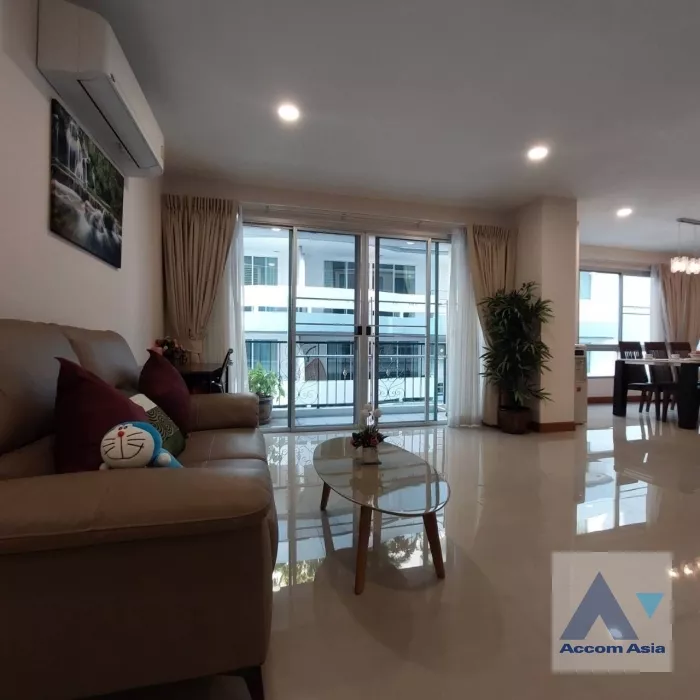  3 Bedrooms  Apartment For Rent in Sukhumvit, Bangkok  near BTS Phrom Phong (AA24126)