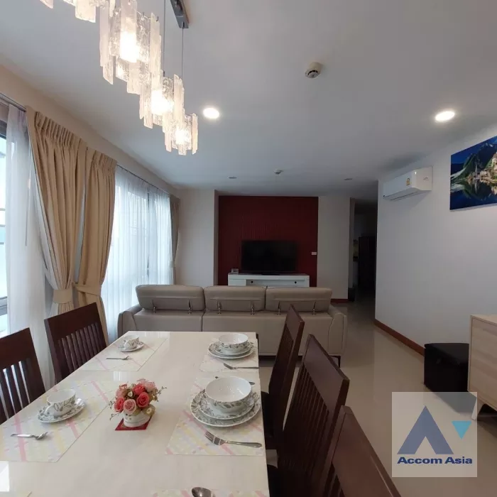  3 Bedrooms  Apartment For Rent in Sukhumvit, Bangkok  near BTS Phrom Phong (AA24126)