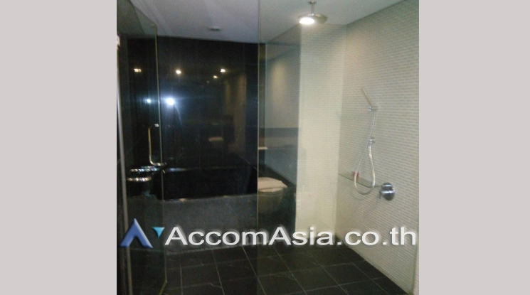  2 Bedrooms  Condominium For Rent in Sukhumvit, Bangkok  near BTS Phrom Phong (AA24145)