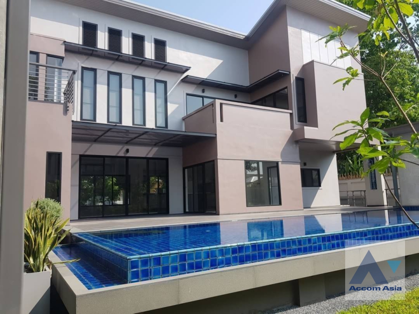  4 Bedrooms  House For Rent in Sukhumvit, Bangkok  near BTS Phrom Phong (AA24155)