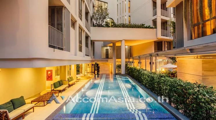  1 Bedroom  Condominium For Sale in Sukhumvit, Bangkok  near BTS Phrom Phong (AA24160)