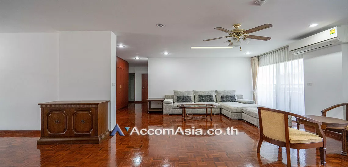  3 Bedrooms  Apartment For Rent in Sukhumvit, Bangkok  near BTS Phrom Phong (AA24172)