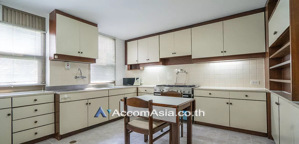  3 Bedrooms  Apartment For Rent in Sukhumvit, Bangkok  near BTS Phrom Phong (AA24172)