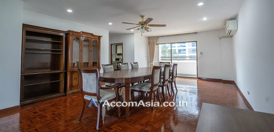  3 Bedrooms  Apartment For Rent in Sukhumvit, Bangkok  near BTS Phrom Phong (AA24172)