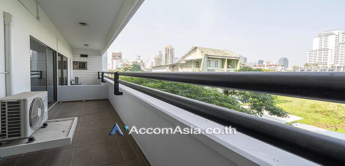  3 Bedrooms  Apartment For Rent in Sukhumvit, Bangkok  near BTS Phrom Phong (AA24172)