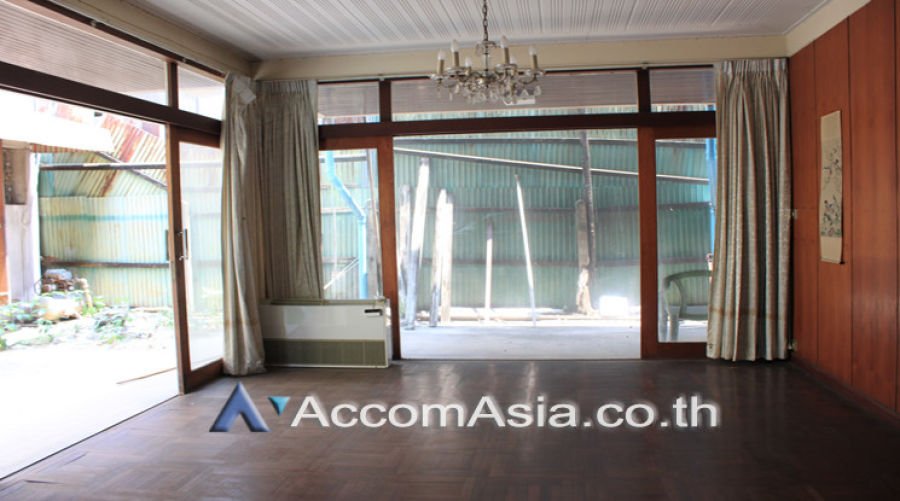 Home Office |  4 Bedrooms  House For Rent & Sale in Sukhumvit, Bangkok  near BTS Thong Lo (AA24176)