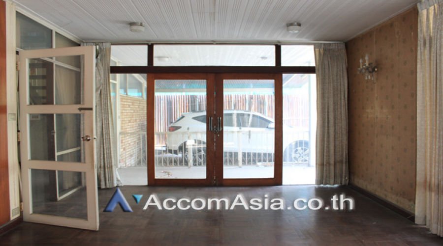 Home Office |  4 Bedrooms  House For Rent & Sale in Sukhumvit, Bangkok  near BTS Thong Lo (AA24176)