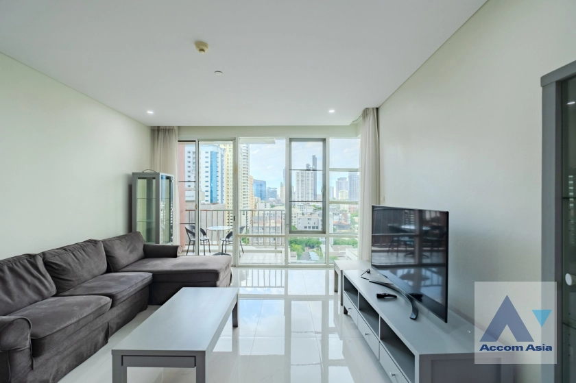 Pet friendly |  Fullerton Sukhumvit Condominium  2 Bedroom for Rent BTS Ekkamai in Sukhumvit Bangkok