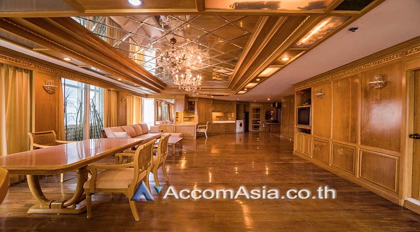  4 Bedrooms  Condominium For Rent in Sukhumvit, Bangkok  near BTS Nana (23734)