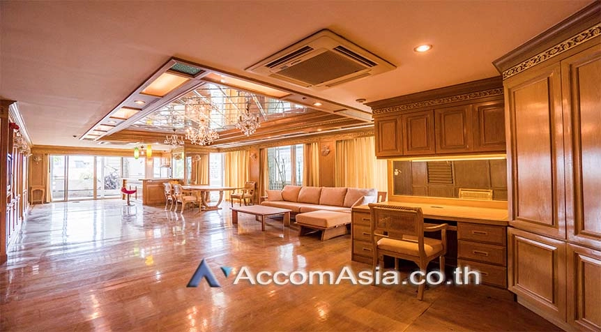  4 Bedrooms  Condominium For Rent in Sukhumvit, Bangkok  near BTS Nana (23734)